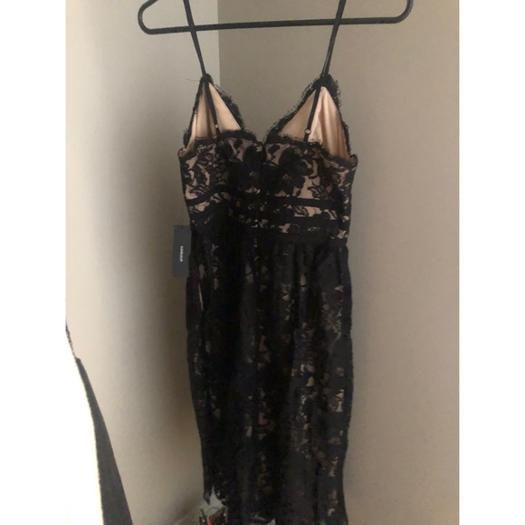 Lulu’s Brand New Lace Midi Dress - Picture 3 of 5